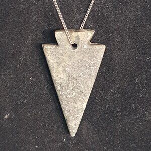 Bold & Timeless: Vintage Native American Grey Onyx Arrowhead Pendant Necklace🖤✨